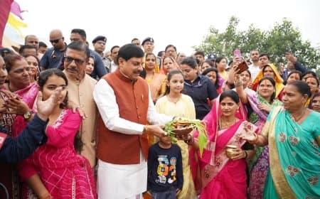 महापर्व छठ... उज्जैन पहुंचे सीएम... सूर्य को दिया अर्घ्य