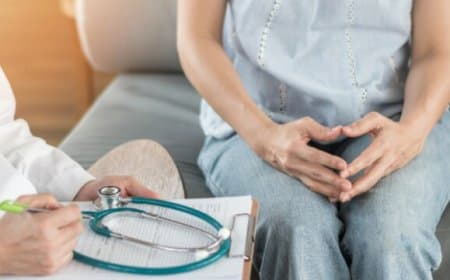 इन गलतियों की वजह से महिलाओं में बढ़ जाता है सर्वाइकल कैंसर का खतरा, बरतें ये सावधानियां