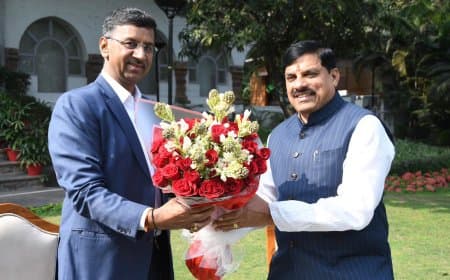 भोपाल: पदभार संभालने से पहले सीएम से मिले नए जनसंपर्क आयुक्त