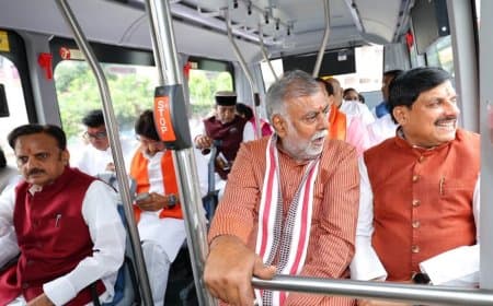 मध्यप्रदेश: मुख्यमंत्री ने दिखाई सादगी... इलेक्ट्रिक बस से मंत्री और अफसर कैबिनेट के लिए जगदीशपुर रवाना मध्यप्रदेश: मुख्यमंत्री ने दिखाई सादगी... इलेक्ट्रिक बस से मंत्री और अफसर कैबिनेट के लिए जगदीशपुर रवाना