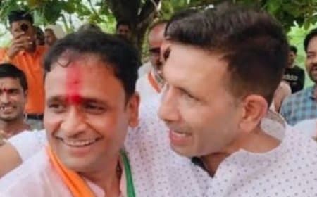 दतिया का दंगल: चुनावी रण में जीतू और आशुतोष की मुलाकात के हो रहे चर्चे दतिया का दंगल: चुनावी रण में जीतू और आशुतोष की मुलाकात के हो रहे चर्चे