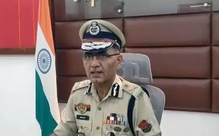 त्रिपुरा में हड़कंप: पुलिस मुख्यालय में मिला डीजीपी धनखड़ का शव ... नीरव मोदी घोटाले की जांच का किया था नेतृत्व त्रिपुरा में हड़कंप: पुलिस मुख्यालय में मिला डीजीपी धनखड़ का शव ... नीरव मोदी घोटाले की जांच का किया था नेतृत्व
