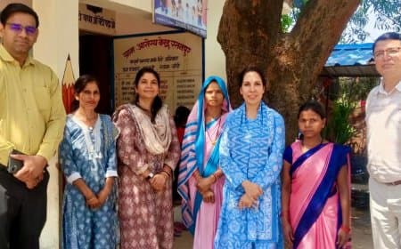 महिला बाल विकास विभाग की आयुक्त ने रतनपुर में आंगनबाड़ी केन्द्र का किया निरीक्षण