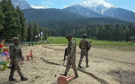 पर्यटकों के नरसंहार के माहभर बाद पहलगाम में स्थानीय लोग गिना रहे हैं आजीविका के नुकसान 