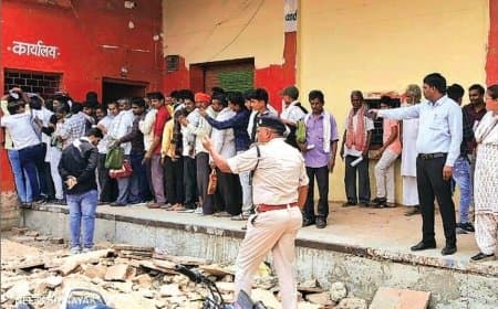 जीवाजीपुर वेयर हाउस पर खाद लेने उमड़ी किसानों की भीड़