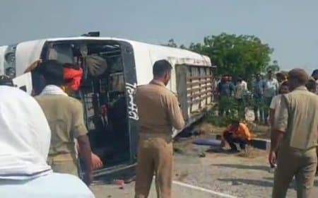 जौनपुर में बस पलटी, पांच यात्रियों की मौत