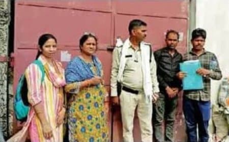 मंगल भवन पर कब्जा कर चल रहा था कांच का धंधा, तहसीलदार ने किया सील