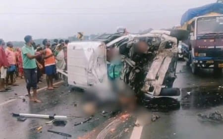 पश्चिम बंगाल: ट्रेलर-बोलेरो की टक्कर, नौ लोगों की मौत 