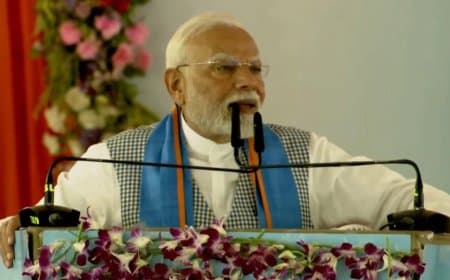 पंजे और लालटेन के शिकंजे ने बिहार को बना दिया था पलायन का प्रतीक 