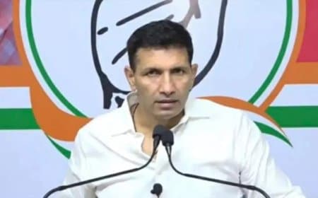 पटवारी को मिली पासपोर्ट रिन्यू कराने और विदेश जाने की अनुमति