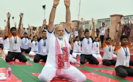 अशांति-तनाव-अस्थिरता से गुजर रही पूरी दुनिया को योग दिखाता शांति की दिशा...यह पॉज बटन  