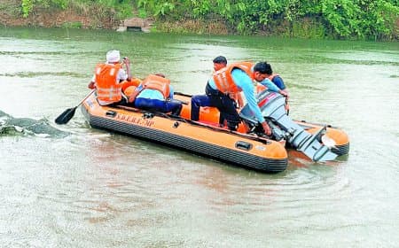 बाढ़ प्रभावित क्षेत्रों में तैनात किए गए 70 जवान