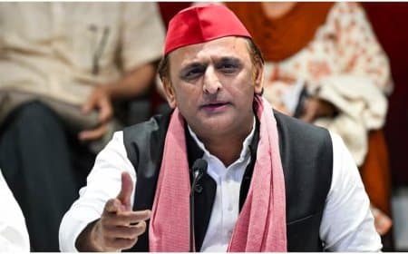 अखिलेश ने सपा के तीने विधायकों को दिखाया बाहर का रास्ता