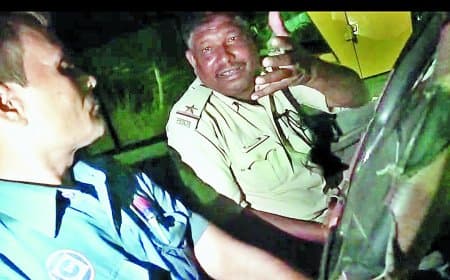 वीडियो वायरल होने पर एएसपी ने किया लाइन अटैच, सीएसपी को सौंपी गई जांच