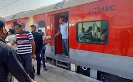 रक्षाबंधन 2025: रीवा-रानी कमलापति के बीच चलेगी स्पेशल ट्रेन, यात्रियों को मिलेगी राहत