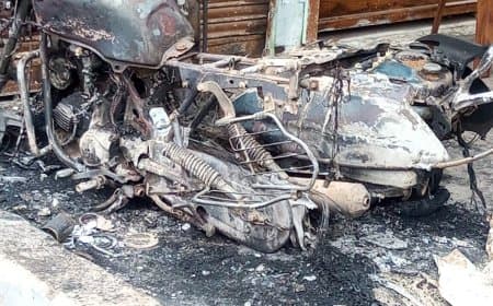 ठेला लगाने से रोका तो युवक ने वाहनों में लगा दी आग