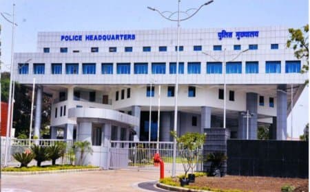 सरकार सख्त फिर पुलिस कर्मी नहीं छोड़ रहे थाना