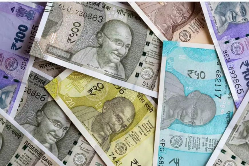 घरेलू बाजार का रुख देख दबाव में रुपया: डॉलर के मुकाबले 21 पैसे का लगाया गोता, पहुंचा 85.60 पर