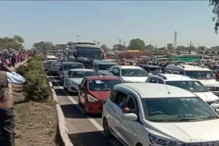 भोपाल-इंदौर हाईवे पर जाम...घंटों फंसी रहीं हजारों गाड़िया