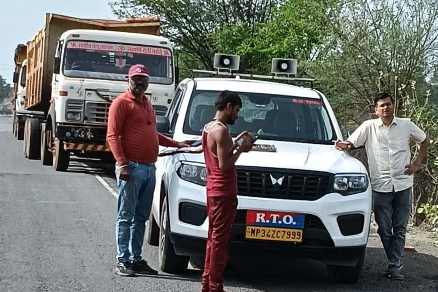  परिवहन विभाग एवं पुलिस यातायात विभाग द्वारा चालानी कार्यवाही 