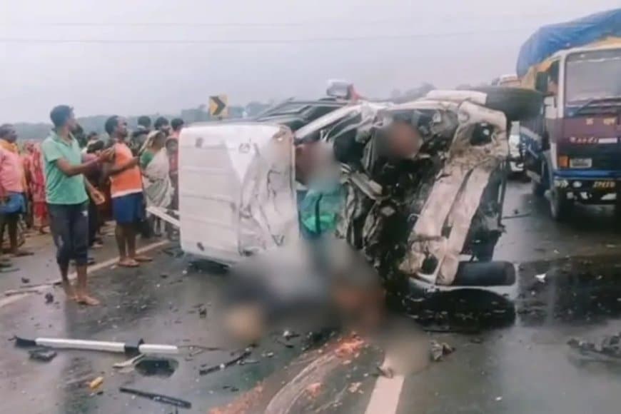 पश्चिम बंगाल: ट्रेलर-बोलेरो की टक्कर, नौ लोगों की मौत 