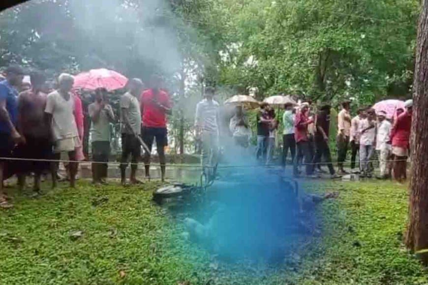 बालाघाट...सड़क पर 11 केवी का करंट, बाइक के साथ तीन लोग जिंदा जले