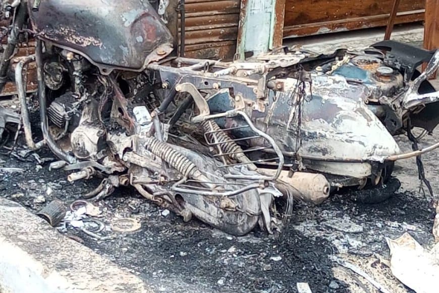 ठेला लगाने से रोका तो युवक ने वाहनों में लगा दी आग