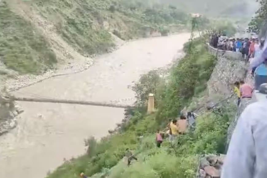 अलकनंदा में गिरी बस, दो की मौत: 6 घायल, 10 लापता