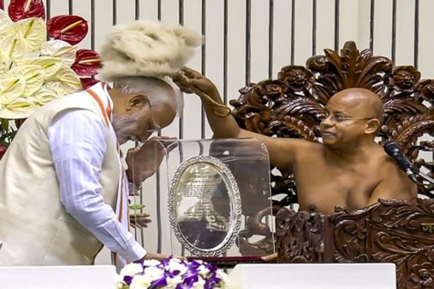 प्रधानमंत्री नरेंद्र मोदी को मिली ‘धर्म चक्रवती’ उपाधि