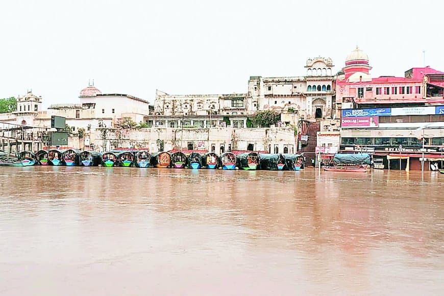 मंदाकिनी नदी उफान पर, बाढ़ का खतरा