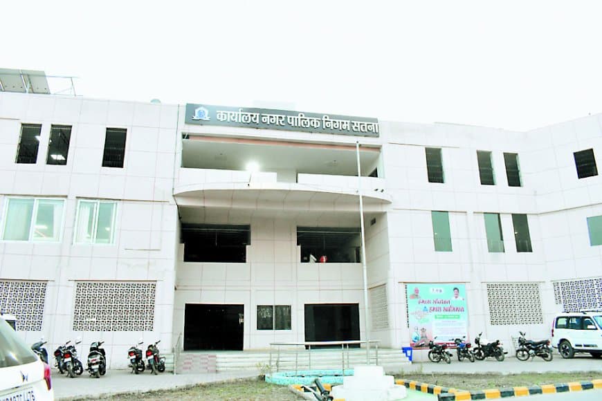 केन्द्रीय कार्यालयों से सर्विस टैक्स वसूलने में ननि को छूट रहा पसीना