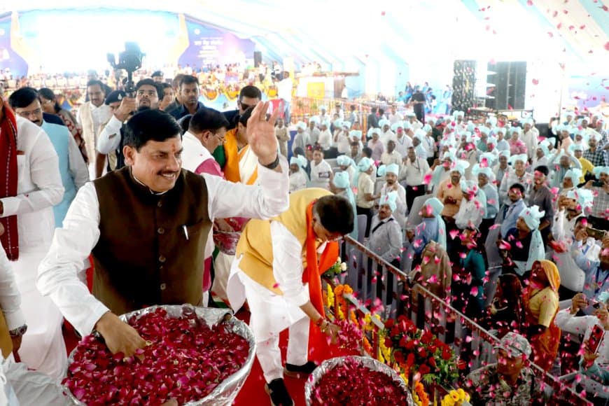 'जल गंगा संवर्धन अभियान' : सीएम ने मोदी को बताया "आज के  युग का भागीरथ" 