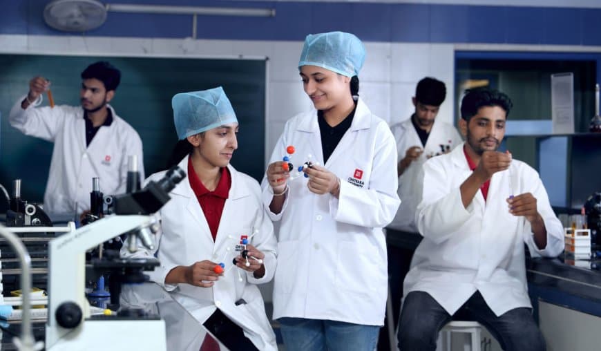 ये कैसी अंधेरगर्दी...सरकारी नौकरी के लिए पात्र-अपात्र में झूल रहे फार्मासिस्ट