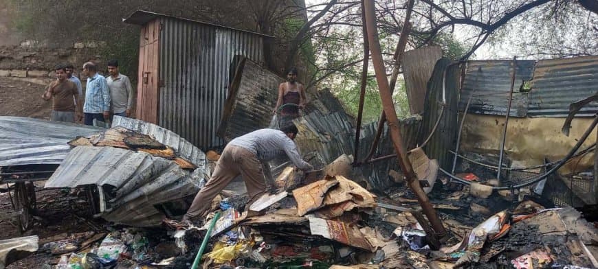 कबाड़ की दुकान में लगी भीषण आग