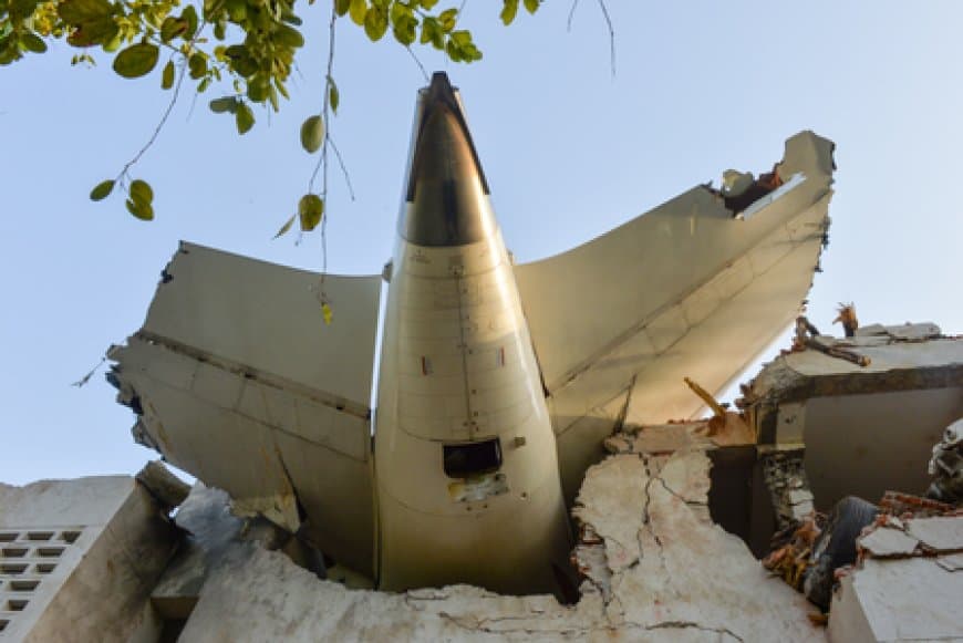 उड़ान मार्ग में आने वाली ऊंची इमारतों पर चलेगा हथौड़ा