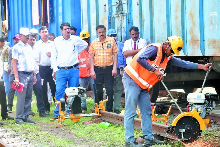 एआरटी व लाबी समेत कई विभागों की एडीआरएम ने जांची व्यवस्थाएं, दिए निर्देश