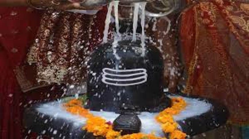 सावन 2025: रुद्राभिषेक की शुभ तिथियां और महत्व - महादेव को प्रसन्न करने का तरीका