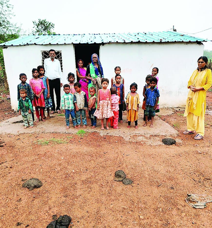 13 साल में आदिवासी छात्रों को विद्यालय भवन नहीं दे सकी सरकार