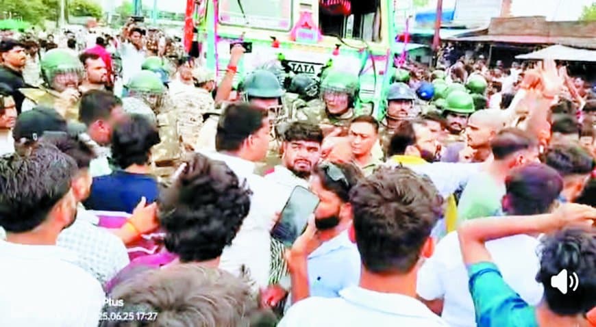 जिले में ताण्डव मचा रहे ट्रेलर, हाइवा व ट्रक से लगातार हो रही हैं मौतें