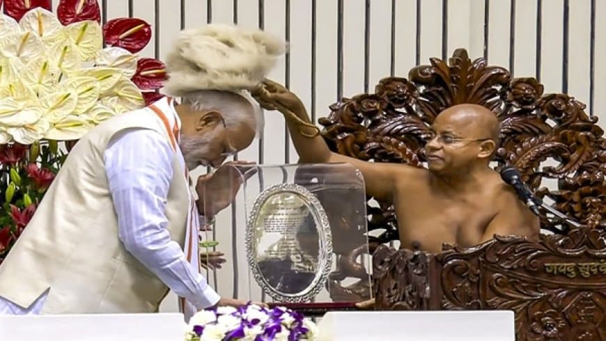प्रधानमंत्री नरेंद्र मोदी को मिली ‘धर्म चक्रवती’ उपाधि