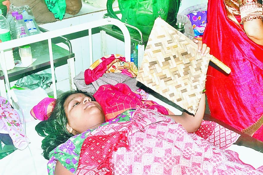 गश खाकर औंधे मुंह गिरी प्रसूता