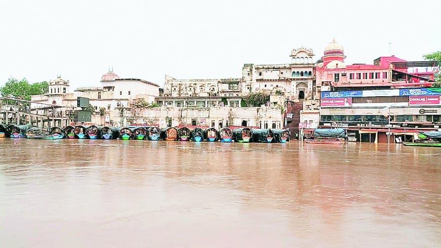 मंदाकिनी नदी उफान पर, बाढ़ का खतरा