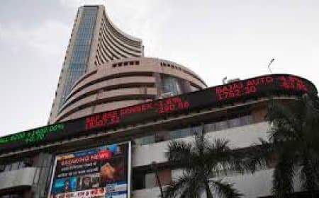 शेयर बाजार: 2 जुलाई 2025 को उतार-चढ़ाव भरा कारोबार, सेंसेक्स हरे निशान में बरकरार