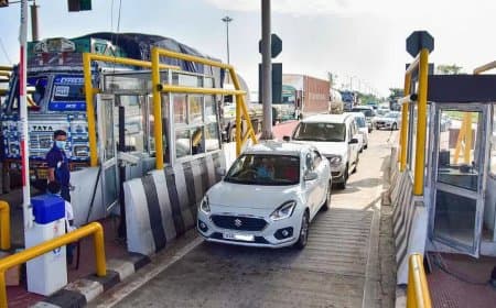 टोल टैक्स में 50 फीसदी कटौती, आहत वाहन चालकों को राहत