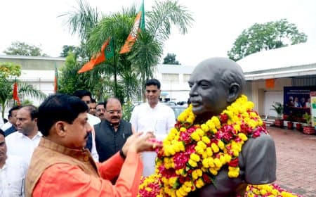 मुखर्जी केवल एक राजनीतिज्ञ नहीं, बल्कि दूरदृष्टि वाले राष्ट्रनायक थे