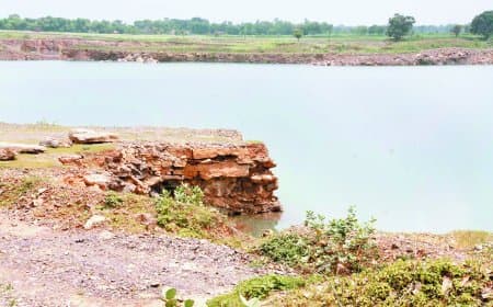 मौत के कुएं में तब्दील हो गईं स्टोन क्रेशर की खदानें