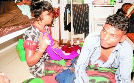उफनाती टमस नदी में कूदकर प्रधान आरक्षक ने पति- पत्नी की बचाई जान