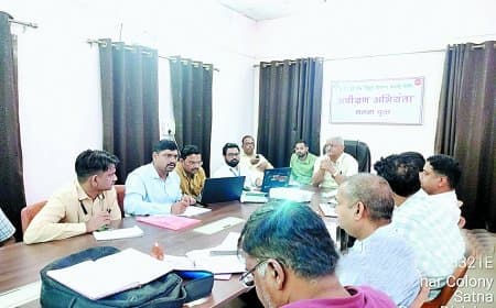 एसई ने लगाई कार्यपालन अभियंताओं की क्लास
