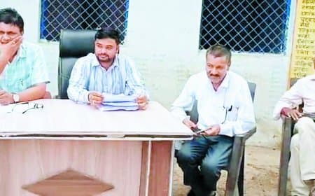 सचिव की आईडी से ऑनलाइन दुकान संचालक ने काटे राशन पर्ची से नाम, जिंदा लोगों को किया मृत