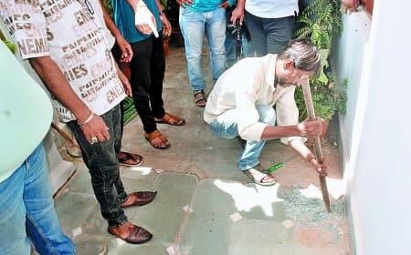 जवाहर नगर में अचानक तवे सी तपने लगी बरामदे की फर्श, रहा हड़कंप